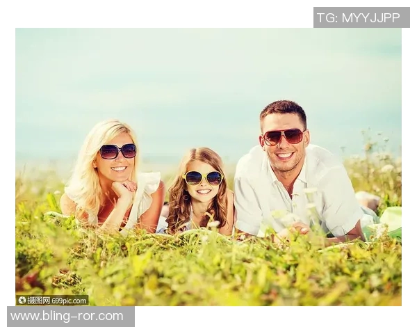 幸福满满的一家人库嫂分享全家福照甜蜜瞬间温馨满溢